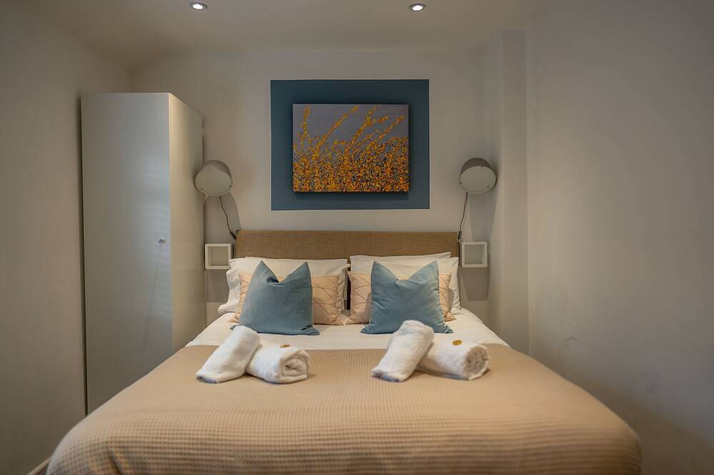 Entire apartment, A Town House in the hub of Marple Bridge in Stockport, Greater Manchester