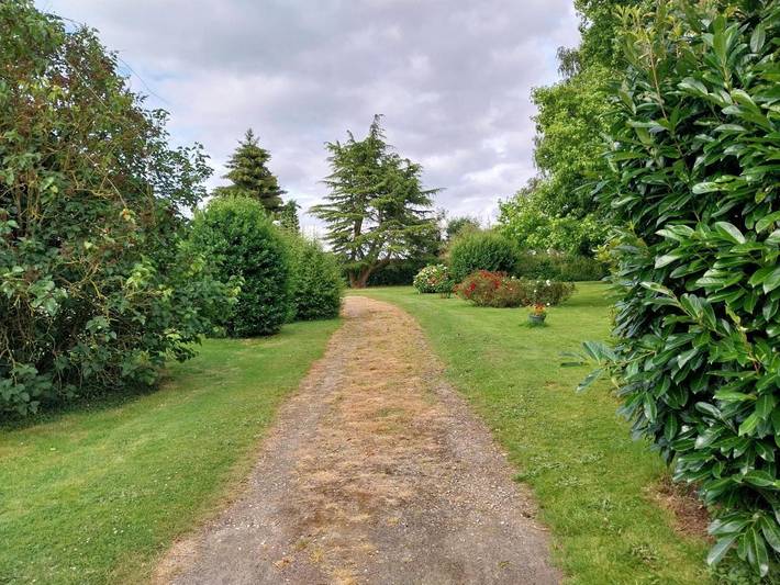 Location de vacances pour 2 personnes, avec Terrasse ainsi que Jardin et Vue dans Berville-en-Roumois