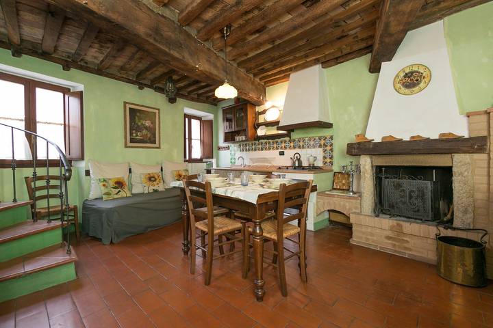 Vakantiehuis 'Il Mirtillo' met Wi-Fi & A/C in Chianni, Etruskische kust