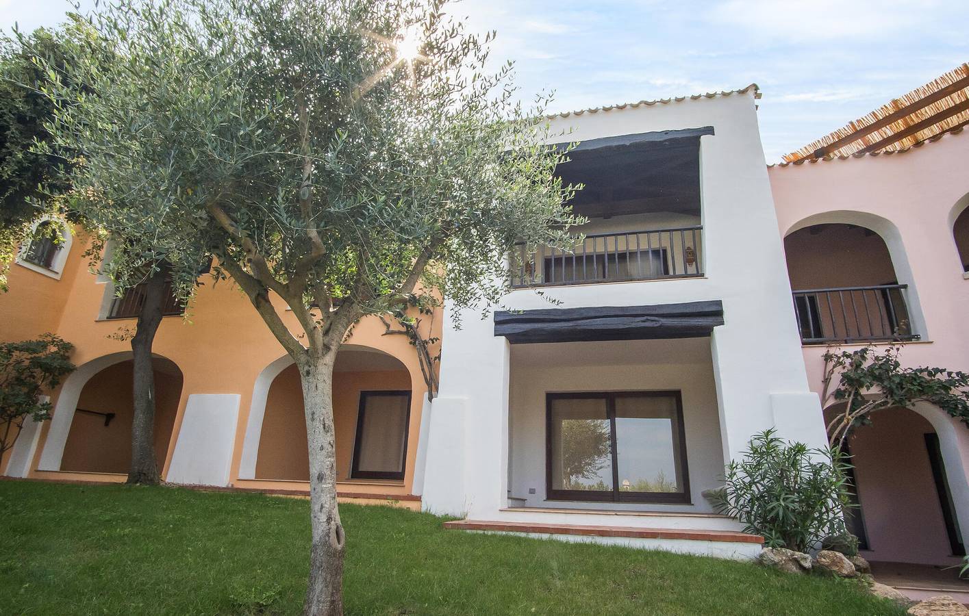 Ganze Ferienwohnung, Strandwohnung mit Pool und Terrasse, Klimaanlage in Liscia di Vacca, Arzachena