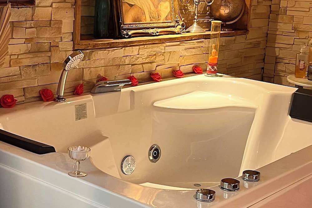 Suite Inoubliable with balneotherapy in Barjols, Brignoles region