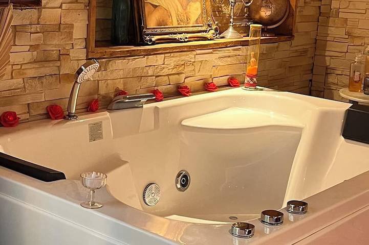 Suite Inoubliable et sa balnéothérapie in Barjols, Région de Brignoles