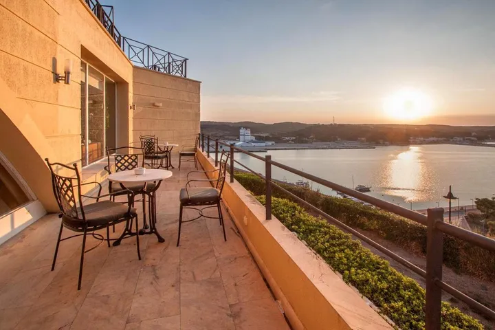 Hotel para 10 personas, con jacuzzi además de jardín y terraza - 1