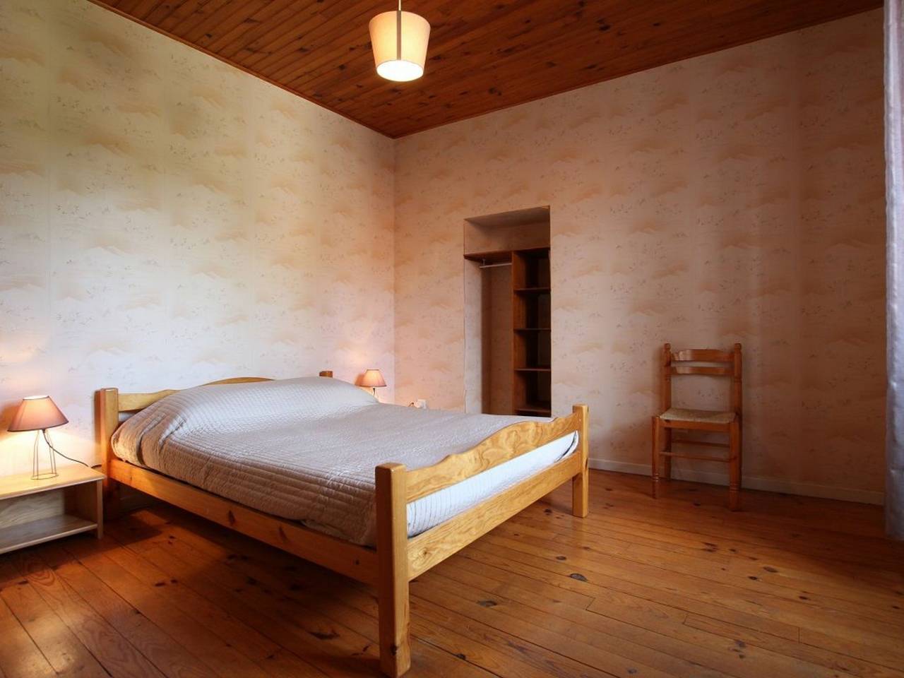 Ancien presbytère avec 3 chambres au pied d'une forteresse médiévale in Arlempdes, Haute-Loire