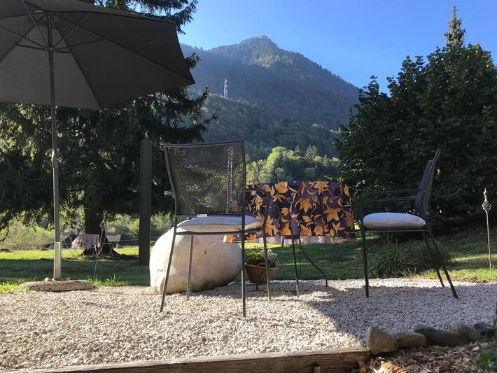 Ferienwohnung für 2 Personen, mit Terrasse und Garten sowie Ausblick in Reichenbach im Kandertal