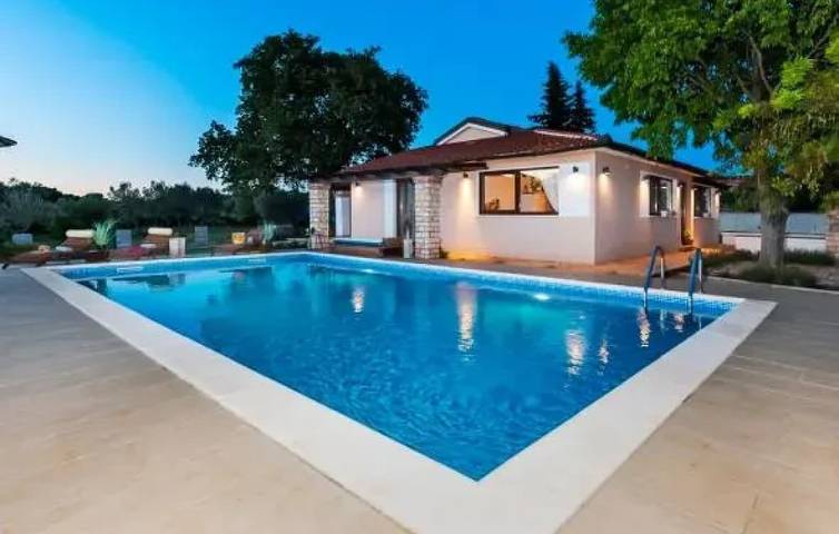 Villa für 8 Personen, mit Garten und Terrasse in Rovinj