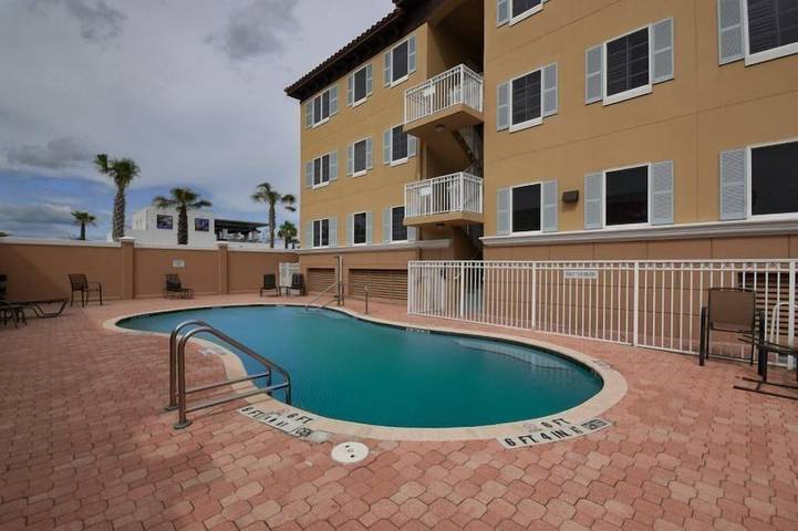 Vacation rental for 7 people, with pool and balcony in Fernandina Beach
