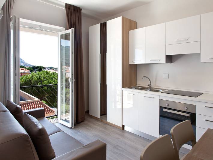 Ferienwohnung für 4 Personen, mit Whirlpool und Pool sowie Garten und Balkon, kinderfreundlich in Pietra Ligure Gemeinde - 2