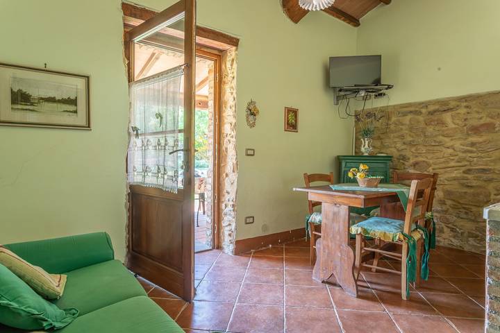 Appartamento La Quercia con vista montagne, terrazza, piscina condivisa e Wi-Fi in Magliano in Toscana, Provincia di Grosseto