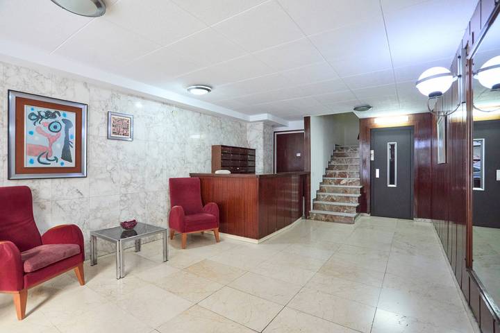 Ganze Wohnung, Ferienwohnung für 6 Personen mit Balkon in Barcelona Zentrum, Barcelona