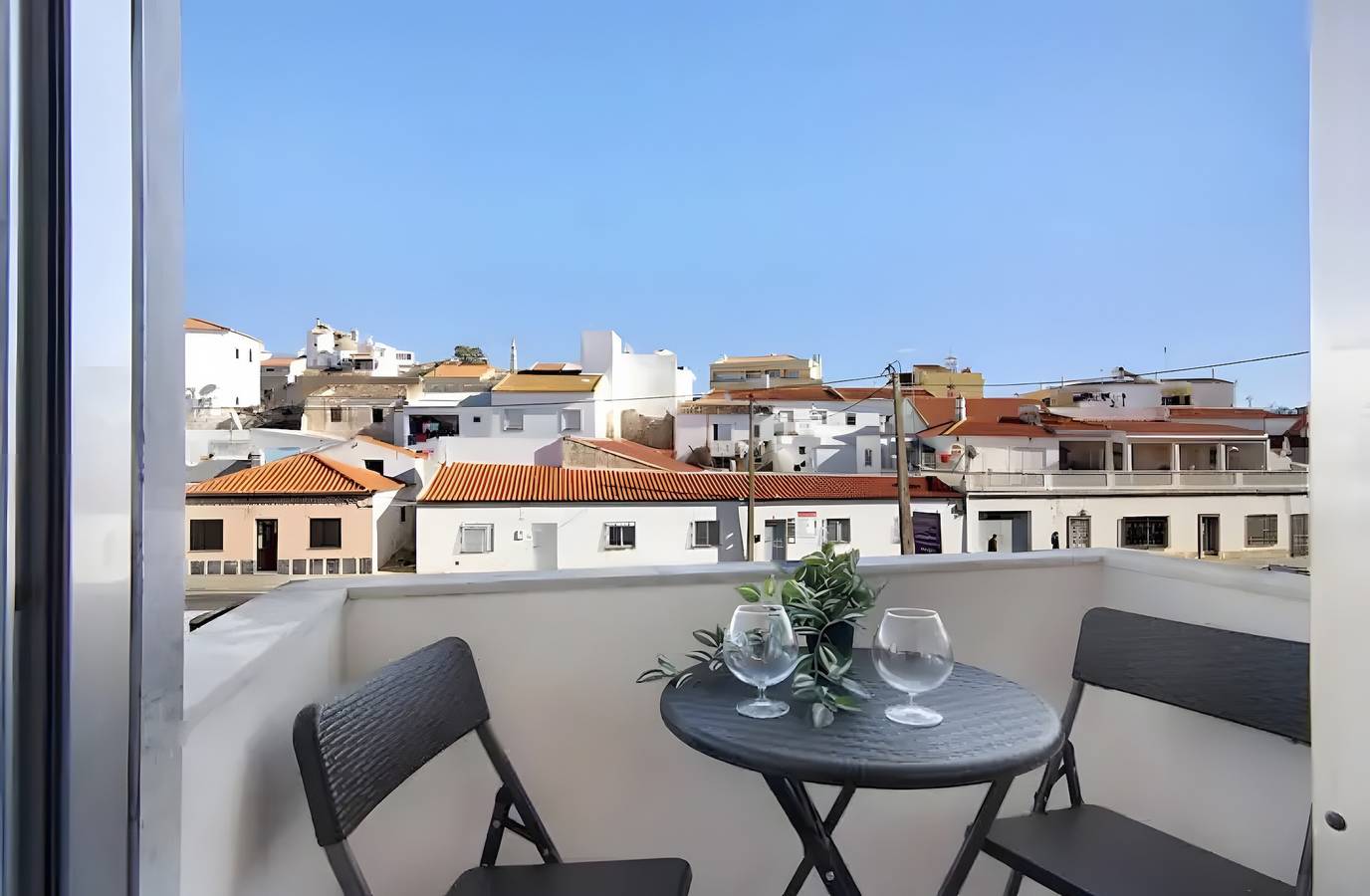 Entire apartment, Apartment 'Luxury T2 Near Armação De Pêra' with Wi-Fi and Air Conditioning in Alcantarilha, Alcantarilha e Pêra