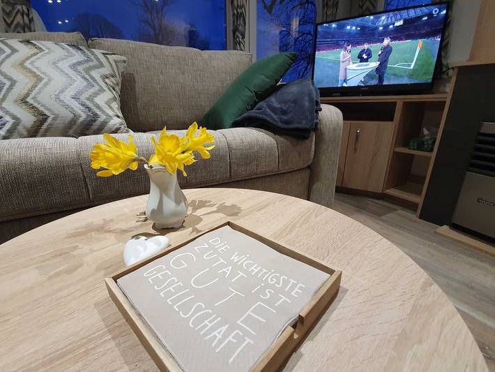 Ferienwohnung für 4 Personen, mit Seeblick und Ausblick sowie Garten und Terrasse in Leer und Umgebung - 2