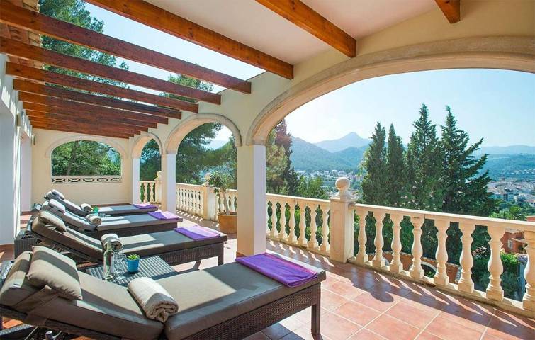 Location de vacances pour 8 personnes, avec piscine ainsi que vue et jardin à Orba - 2