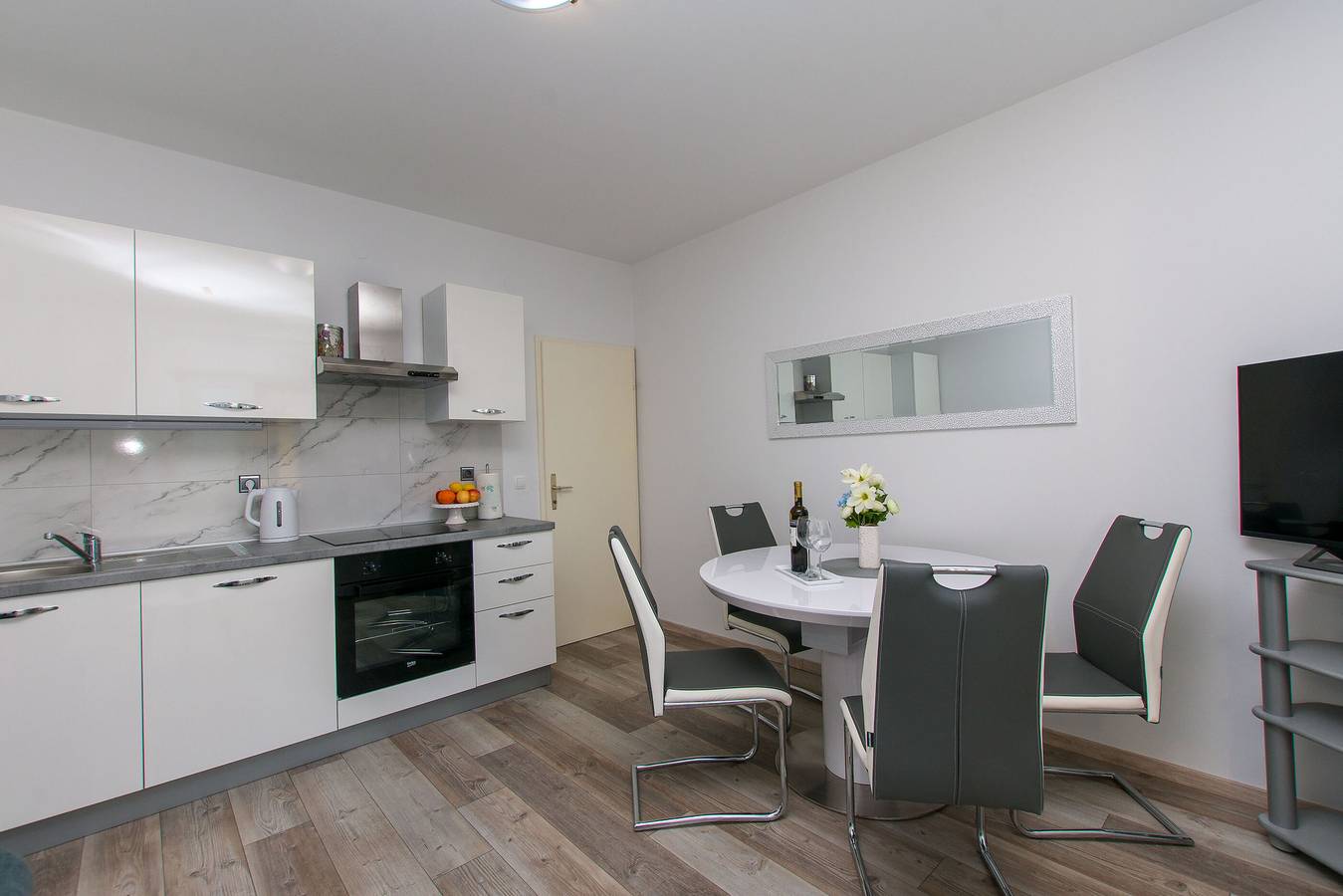 Hel leilighet, Apartment Miranda in Dugi Rat, Omiš-Riviera
