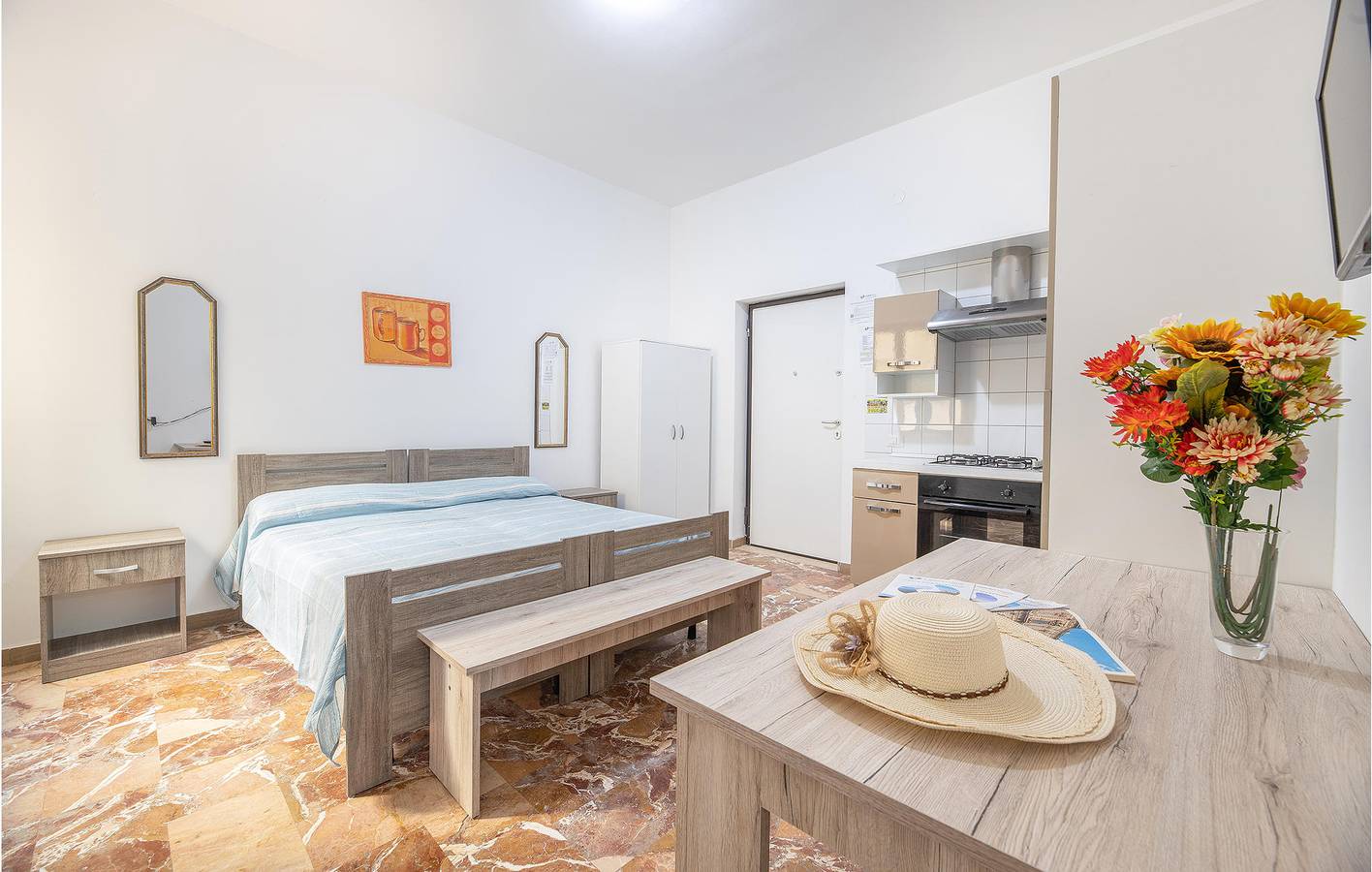 Ganze Ferienwohnung, La Baia Azzurra Apt: Küche, Kochfeld, Kühlschrank, Doppelbett & Strand 1.5km in Gallipoli, Golf von Tarent