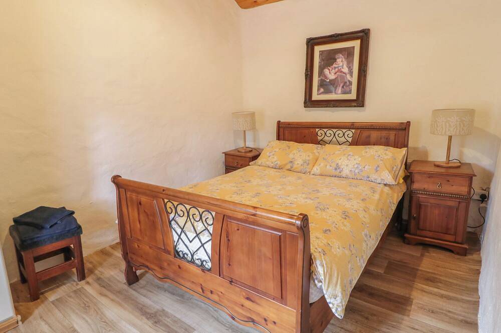 Teach Phaidí Mhóir, pet friendly in Glencolmcille, County Donegal in Donegal, County Donegal