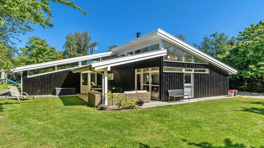 Ferienhaus für 9 Personen, mit Whirlpool und Garten sowie Pool an der Kattegat Küste