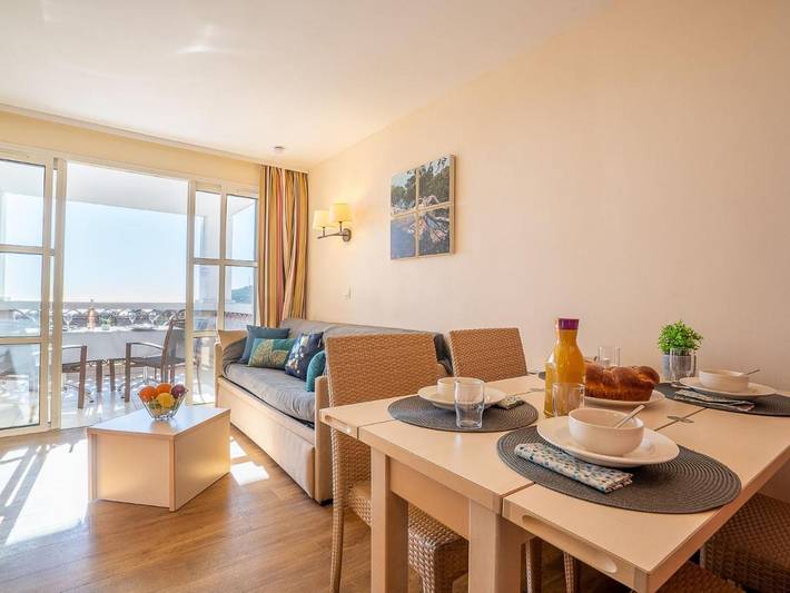 Gîte pour 4 personnes, avec jardin ainsi que terrasse et piscine dans Gare Du Dramont - 4