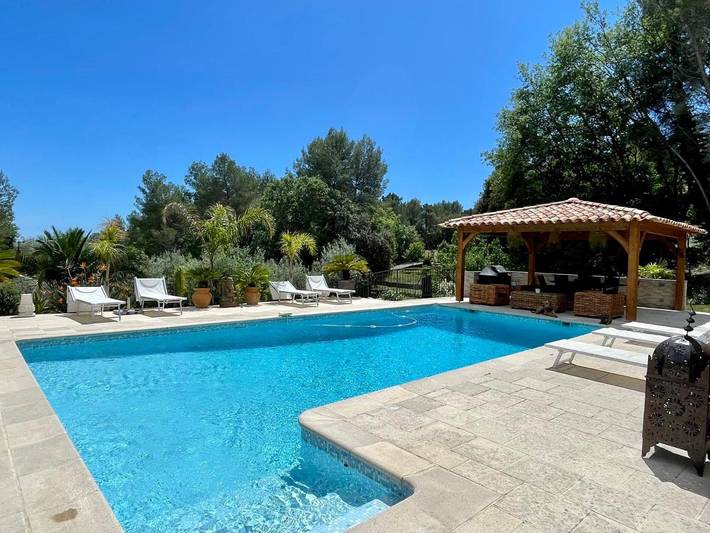 Location de vacances pour 2 personnes, avec piscine ainsi que jardin et vue à Le Rouret - 2