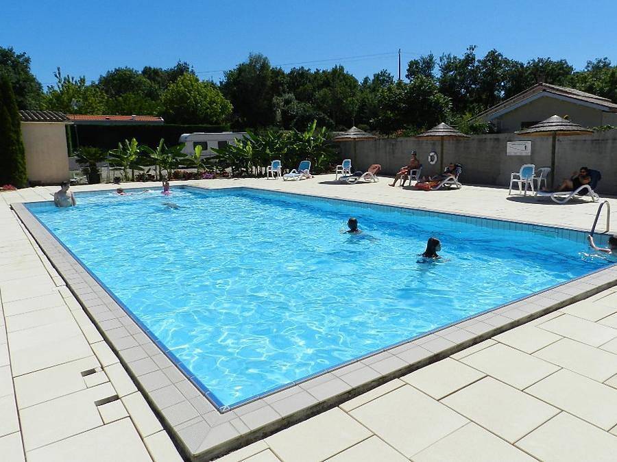 Camping Le Clos de La Lère - Lodge 5 personnes - Tente Lodge Victoria 20m² + 10m² terrasse couverte in Cayriech, Massif central