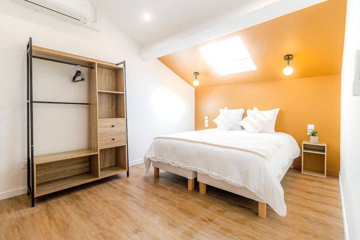 Apartamento de vacaciones para 4 personas, con vistas además de terraza y jardín - 1