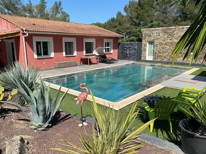 Chalet para 5 personas, con vistas y jardín además de piscina y terraza - 1