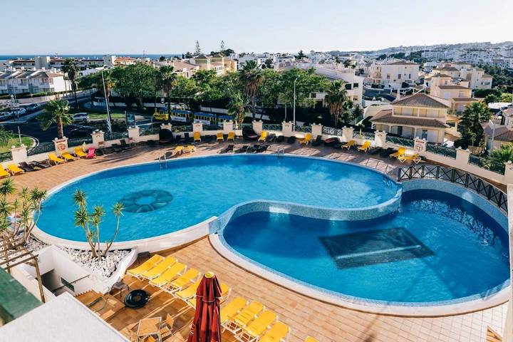 Aparthotel para 2 pessoas, com sauna e piscina e ainda jacuzzi and varanda em Albufeira