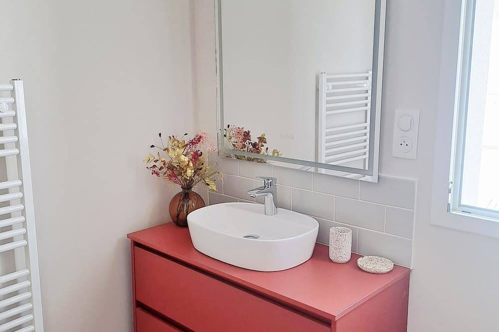 Townhouse with private parking space in La Rochelle, La Rochelle und Umgebung