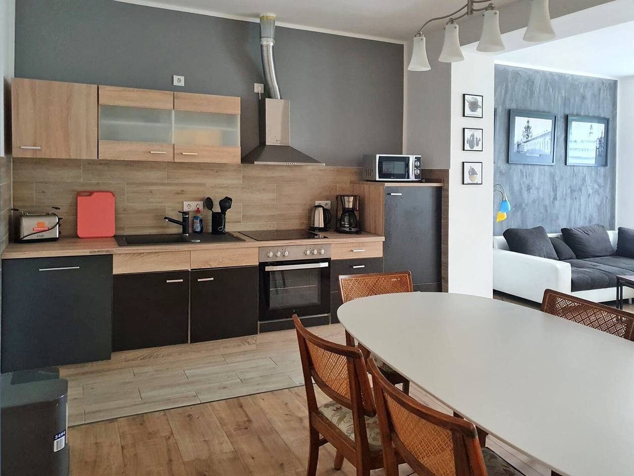 Entire apartment, Apartment 'Geräumige Moderne 3 Raumwohnung' with Shared Terrace and Wi-Fi in Dohna, Eastern Ore Mountains