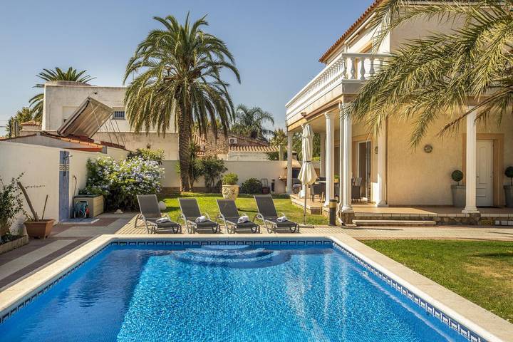 Casa rural para 6 personas, con jardín y terraza en Ampuriabrava - 2
