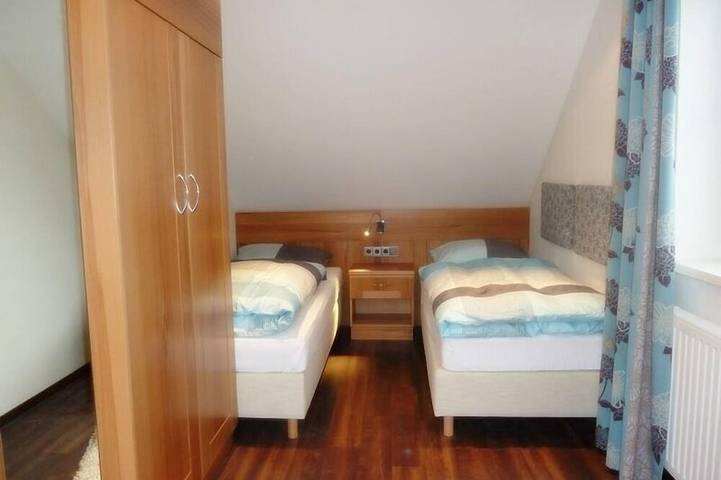 Ferienhaus für 8 Personen, mit Terrasse und Sauna sowie Garten in Greetsiel - 4