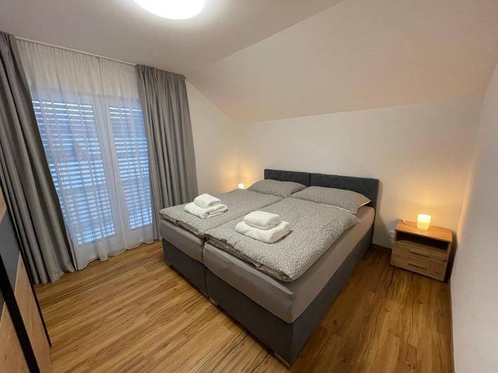 Villa für 10 Personen, mit Whirlpool und Terrasse sowie Garten und Ausblick in Meiringen