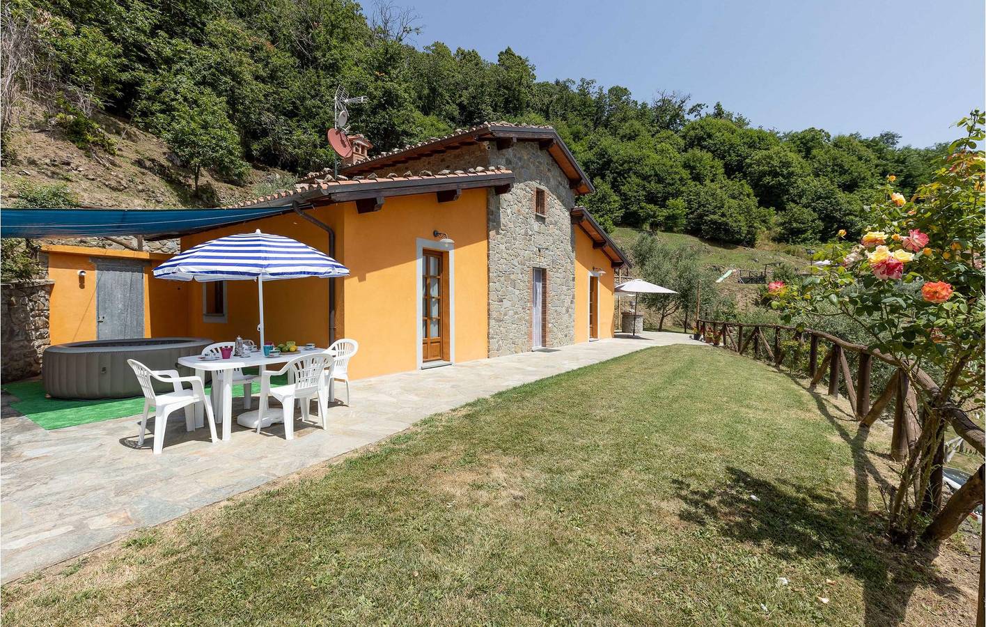 Pristine Barga Wohnung - Pool, Garten & Parkplatz in Barga, Parco Regionale delle Alpi Apuane