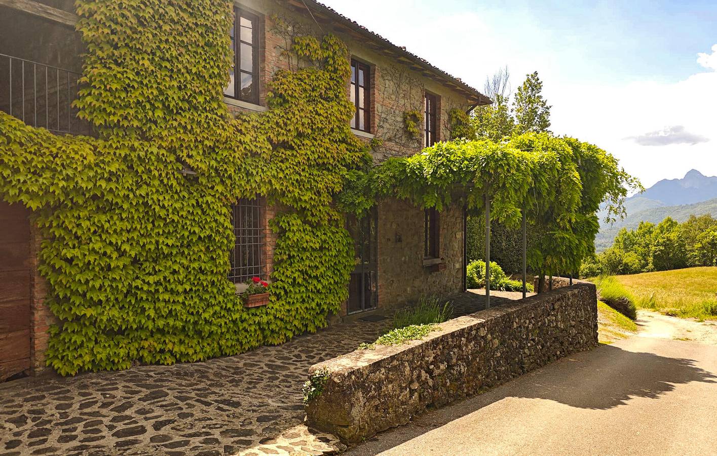 Gemütliche 140 m² große Ferienwohnung mit Pool, WLAN und Parkplatz in der Villa Collemandina in Villa Collemandina, Garfagnana