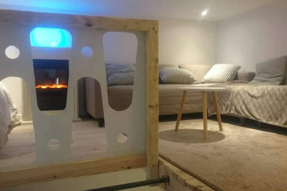 Apartamento entero, Self-contained studio with garden near the sea in Vergèze, Region de Nimes