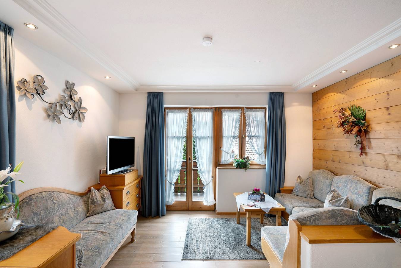 Ganze Wohnung, Ferienwohnung 'Alpengoldstern Nr 6' mit Bergblick, privater Terrasse und Wlan in Mittenwald, Bayerische Alpen