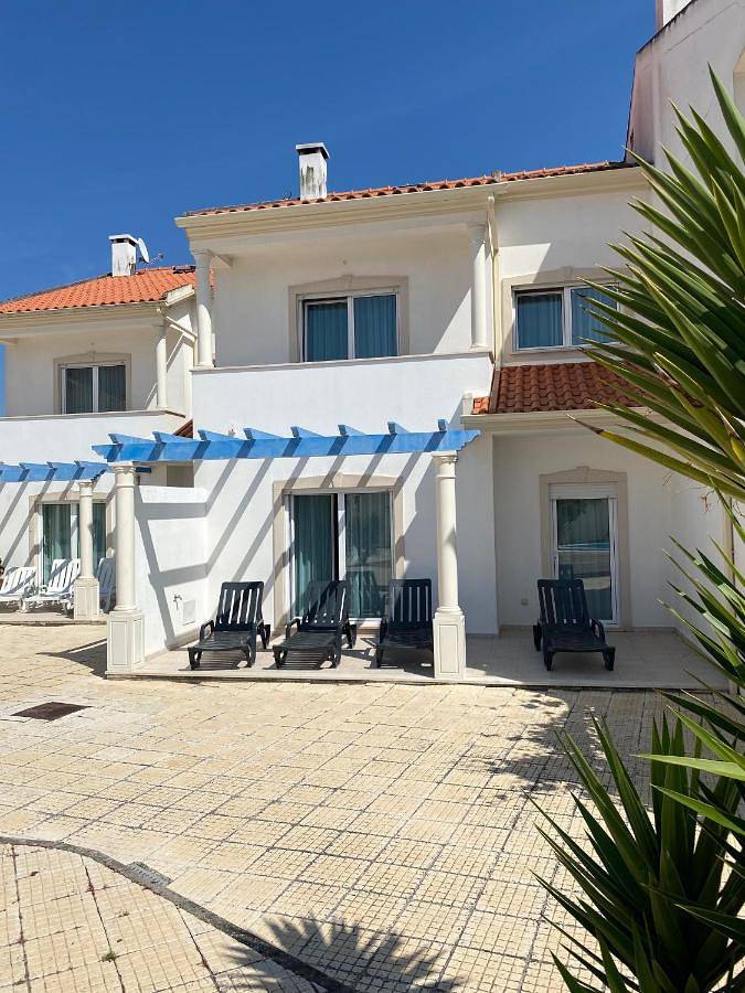 Chalet para 8 personas, con Balcón y Terraza además de Jardín y Piscina en Nazaré