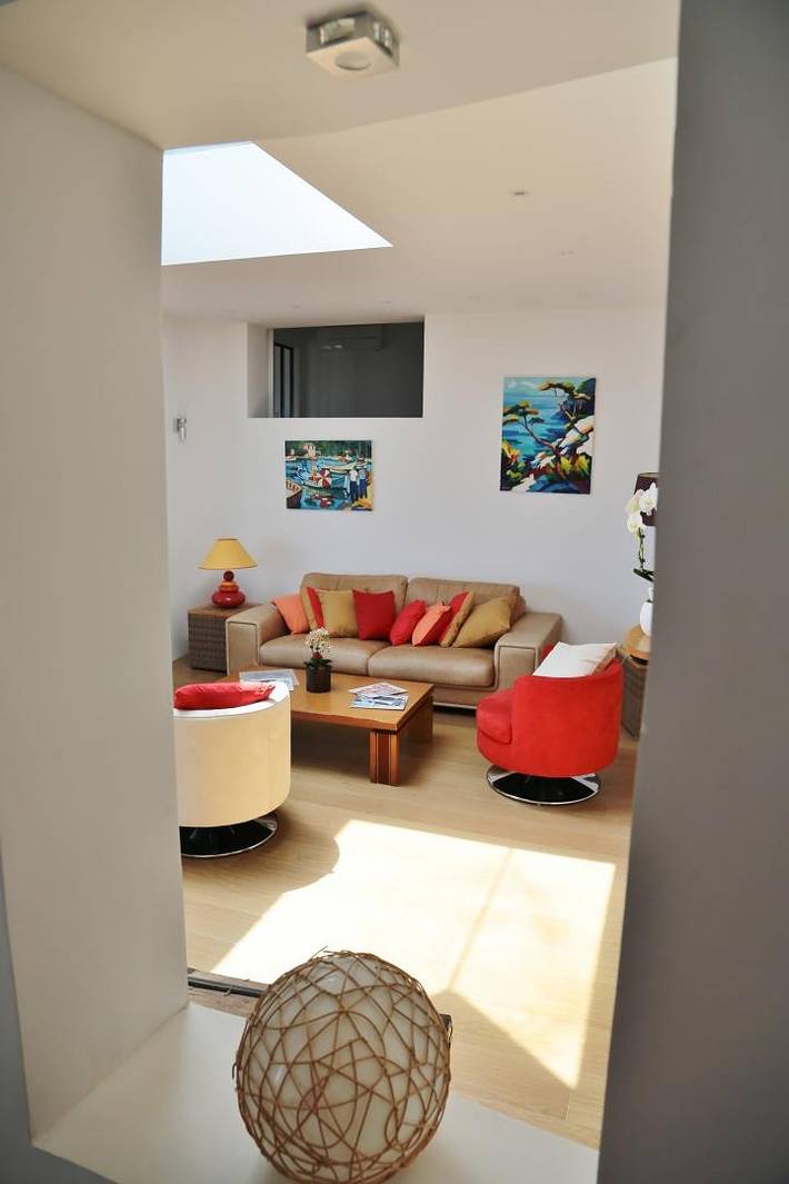 Gîte pour 10 personnes, avec terrasse ainsi que piscine et jardin à Hyeres - 2