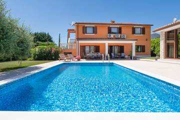 Villa für 8 Personen, mit Pool und Terrasse sowie Garten in Umag