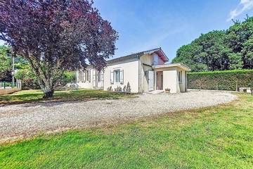 Location de vacances pour 5 personnes, avec jardin à Bégadan