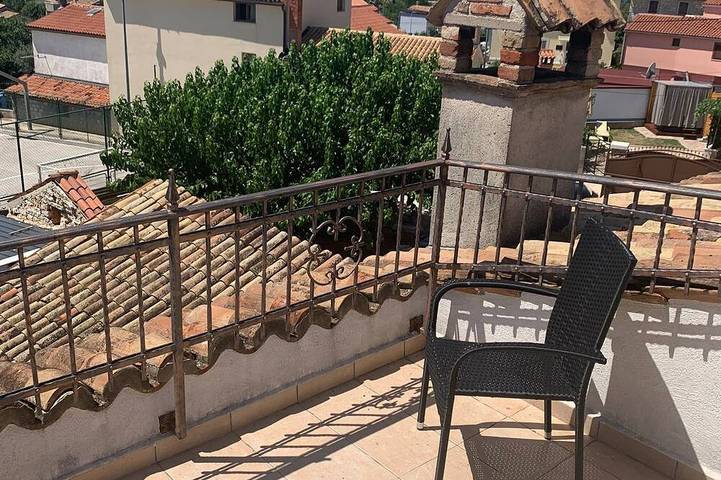 Traditional Istrian stone farmhouse with private pool. Secure & secluded garden. in Vabriga, Tar-Vabriga