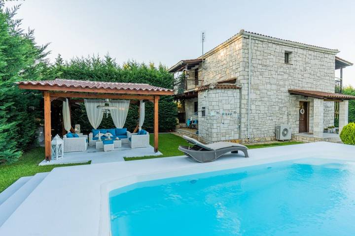Villa für 6 Personen, mit Garten und Balkon sowie Pool, kinderfreundlich - 1