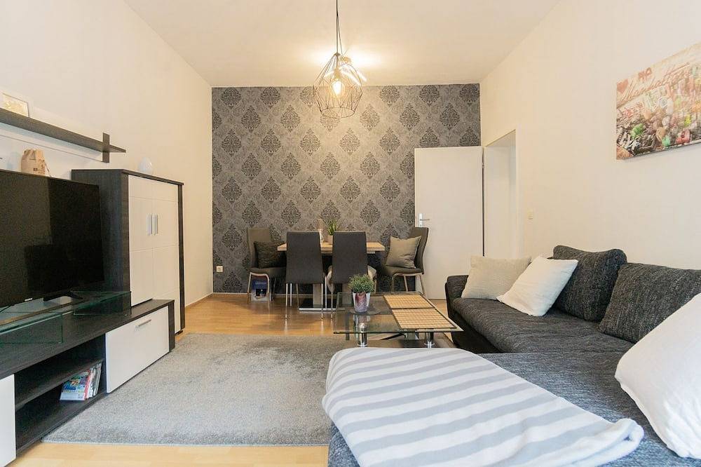 Ganze Wohnung, *Central_50m2_Kitchen_Washer_Netflix_Parking in Cottbus, Lausitz