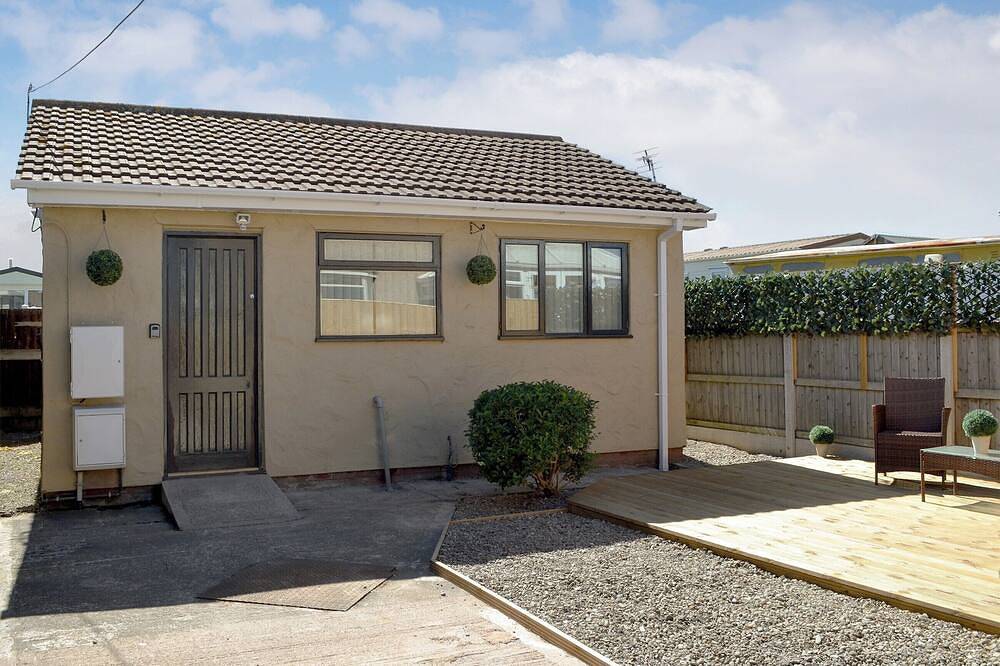 1 bedroom accommodation in Towyn, near Rhyl in Towyn, Conwy region