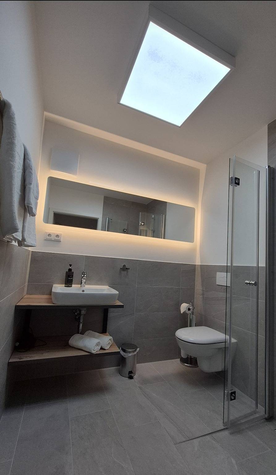 Ganze Ferienwohnung, Doppel-/Zweibettzimmer mit Küche und großem Wintergarten in Sondelfingen, Reutlingen