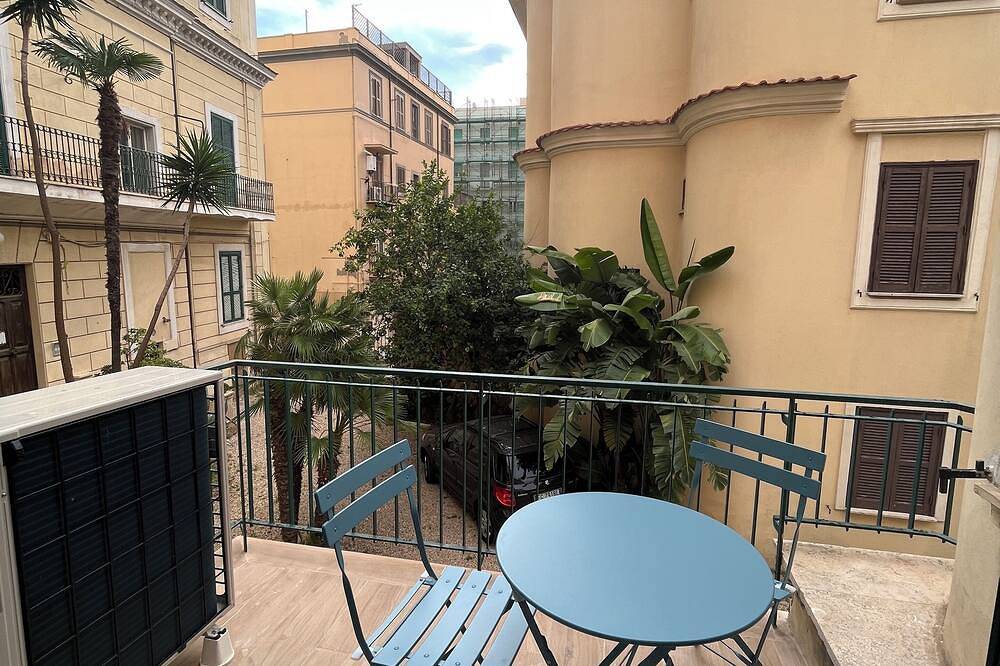 Apartamento entero, Neptune Apartment 10 meters from beach and city center in Nettuno, Provincia de Roma