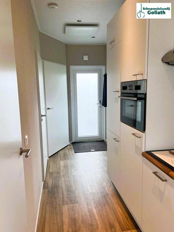 Bateau pour 4 personnes, avec vue sur le lac ainsi que terrasse et vue, animaux acceptés dans Monnickendam - 3