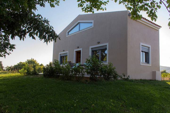 Location de vacances pour 5 personnes, avec Terrasse et Jardin dans Σκάλα Ερεσού