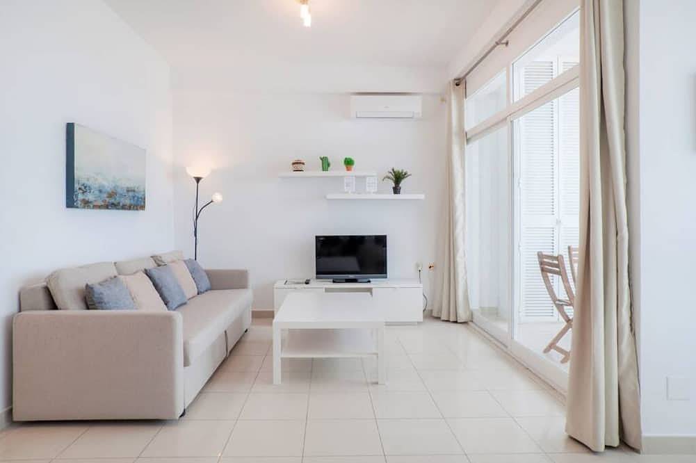 Geheel appartement, Apartment with Panoramic Sea Views and Balcony in Marbella Centre, Marbella