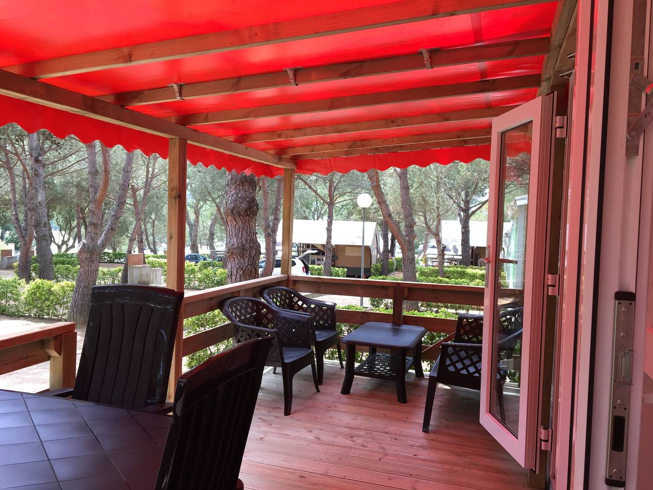 Gemütliches Glamping-Chalet in Palamós mit Gartenblick in Palamós, Costa Brava